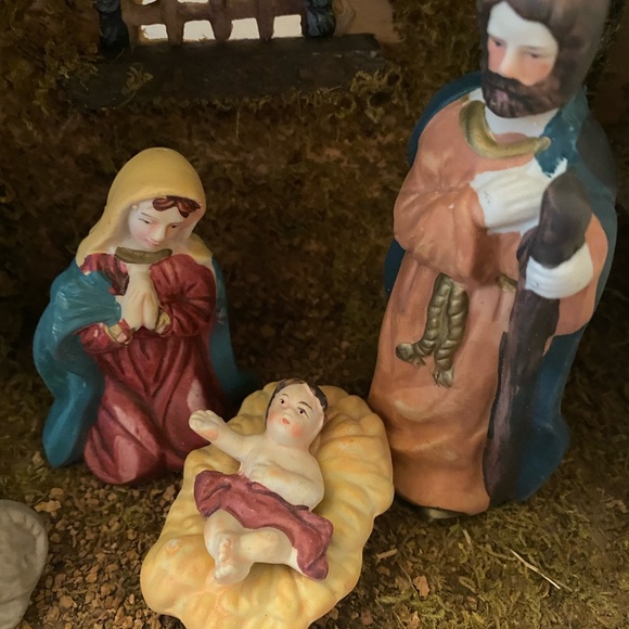 Vintage Holiday Time 12 pieces basic nativity set hand painted porcelain w/ box - Picture 8 of 10